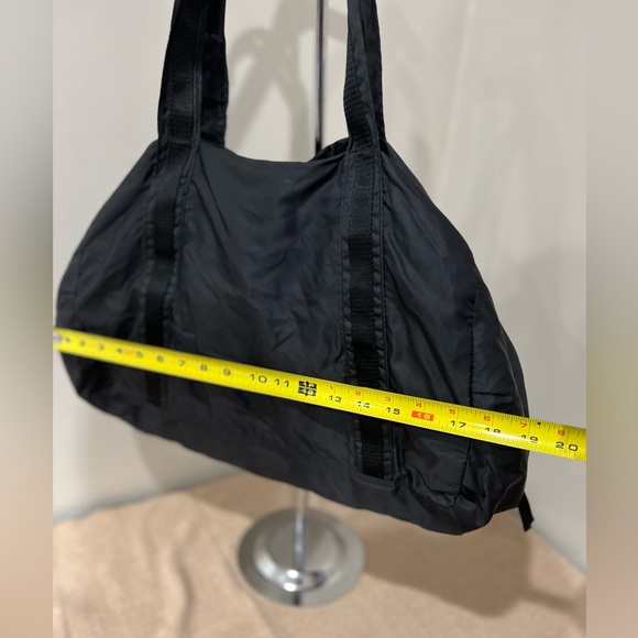 PUMA Black Nylon Gym/Overnight Shoulder Bag- Large (Pre-loved) - Picture 5 of 16